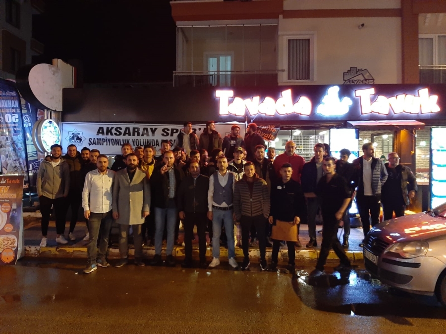 Cafeler caddesinde yeni açılan tavada tavuk işyeri AKSARAY Belediye Spor Takımını Yemek,te Ağırladı