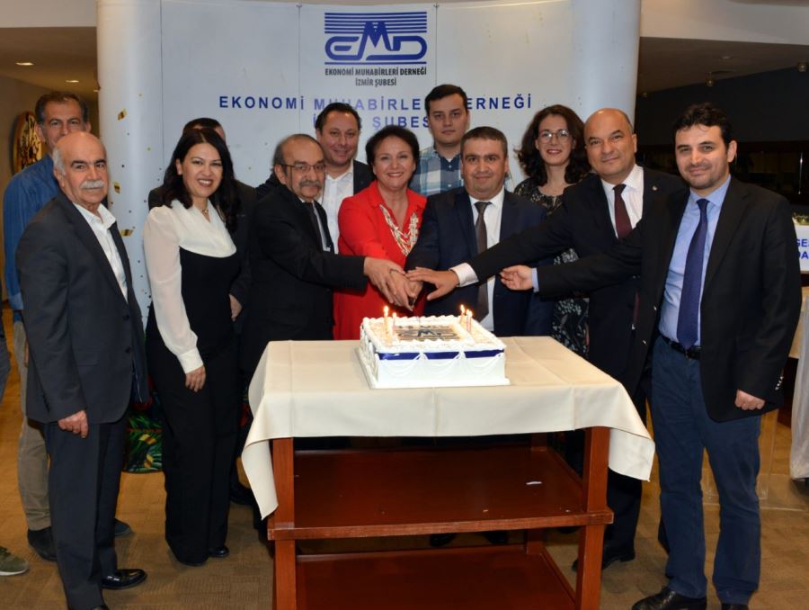 EMD İzmir Şubesi 30. yaşını üyeleriyle kutladı