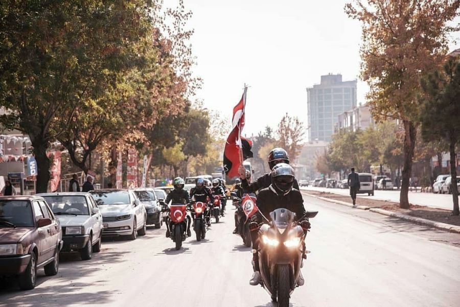 Anadolu Genç Motosikletliler(AGEM) Topluluğundan Örnek Davranış