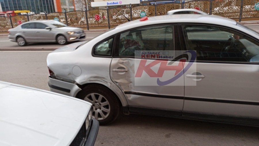 Aksaray'da 3 aracın karıştığı zincirleme kaza