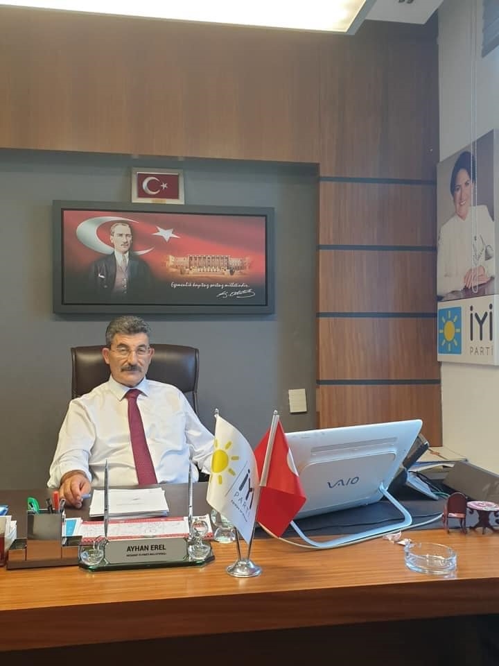 İYİ Parti Aksaray Milletvekili Ayhan EREL; Türk Bayrağı Kanununda Değişiklik Yapılmasına İlişkin Kanun Teklifini Türkiye Büyük Millet Meclis Başkanlığına sundu