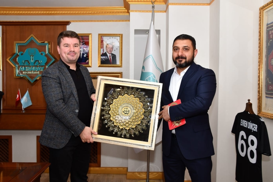 Aksaray Elektrik Teknisyenleri ve Sıhhi Tesisatçılar Odası Başkanı Hakan Kula Belediye Başkanı Evren Dinçer’i ziyaret etti