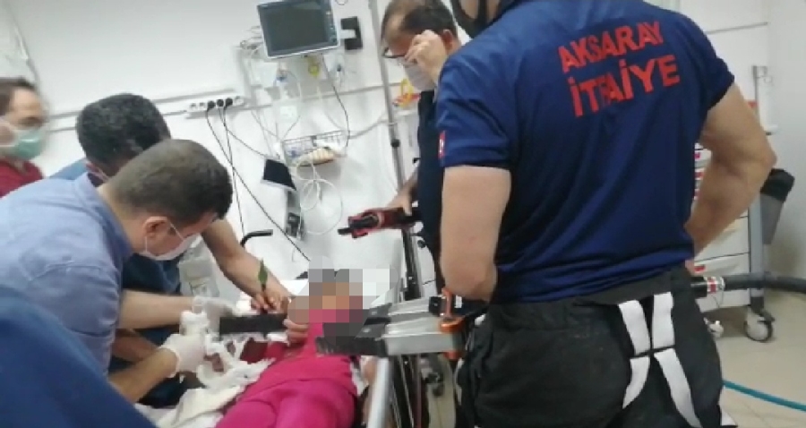 Parmağına demir korkuluk saplanan çocuk hastaneye kaldırıldı