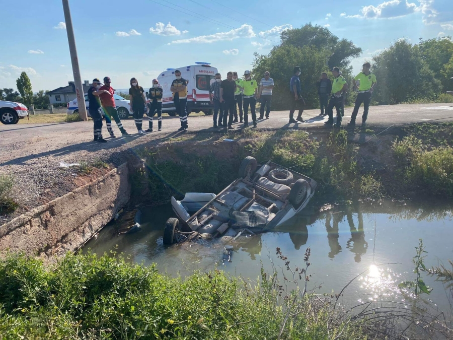 Aksaray,da Virajı Alamayan Otomobil sulama kanalına düşdü Sürücü Hayatını Kaybetti