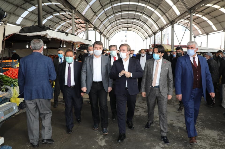 Halk Pazarından bu kez Aksaray Valisi ve Belediye Başkanı alışveriş yaptı
