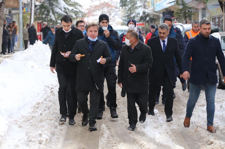 Karla mücadelede tüm ekipler seferber edildi