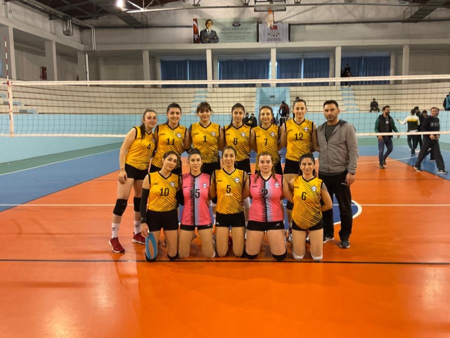 ASÜ VOLEYBOL TAKIMI TURNUVAYI YENİLGİSİZ TAMAMLADI