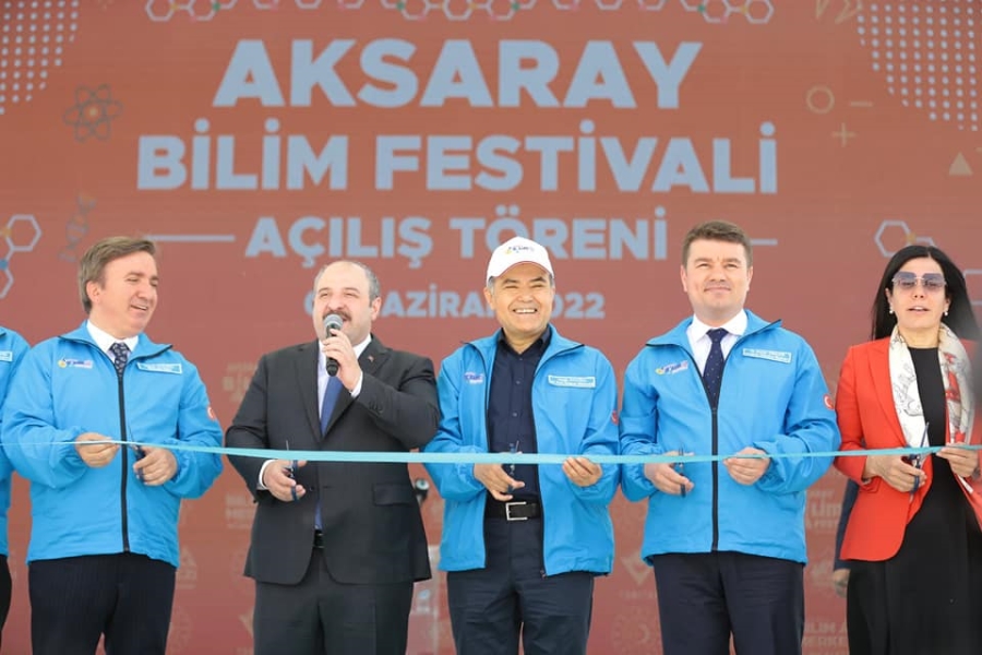 AKSARAY BELEDİYESİ BİLİM FESTİVALİNİN KAPILARINI ZİYARETÇİLERE AÇTI