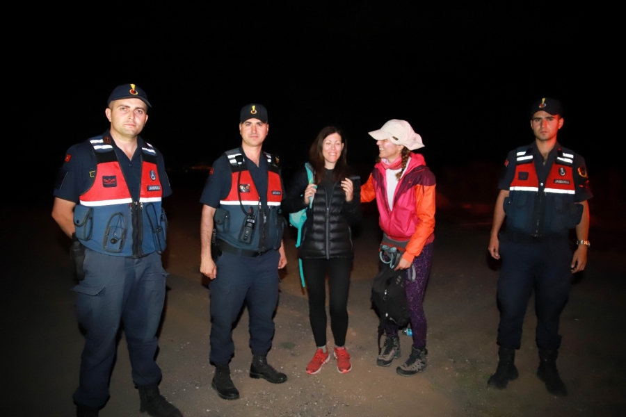 Hasandagında kaybolan 2 Hırvat kadın dağcı jandarma ekipleri tarafından kurtarıldı 