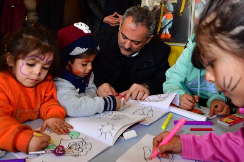 Deprem bölgesinden 55 bine yakın öğrenci nakil oldu