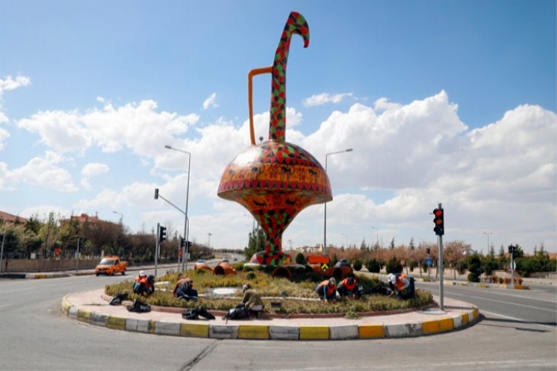Nevşehir Belediyesi kavşakları yeşillendiriyor