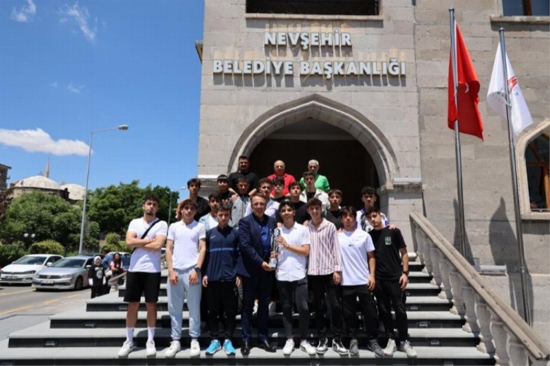 Nevşehir Belediyesi sporcularına Savran