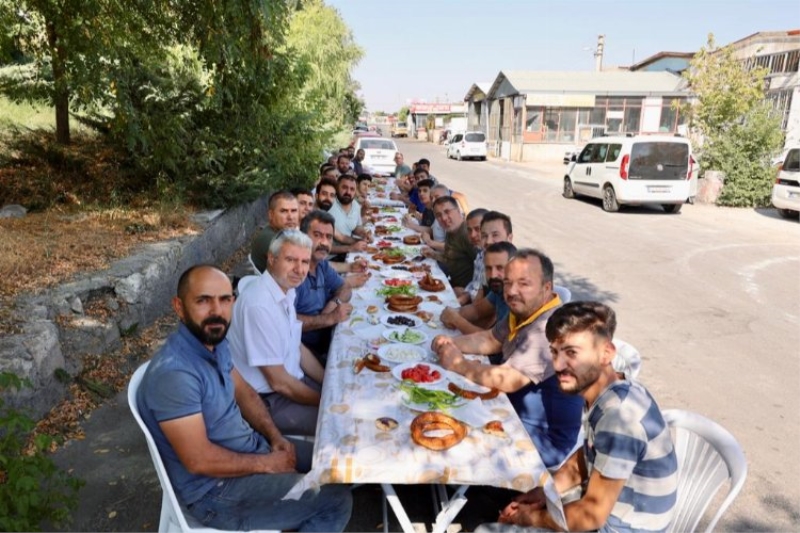 Nevşehir protokolü esnafla kahvaltıda buluştu