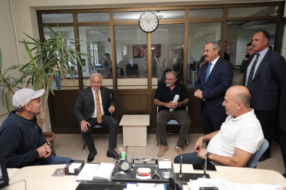 Aksaray Valisi Mehmet Ali Kumbuzoğlu Sosyal Güvenlik Kurumunu ziyaret etti