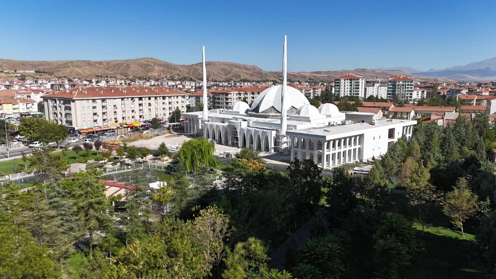 SELÇUKLU CAMİ VE KÜLLİYESİ İLMEK İLMEK İŞLENİYOR