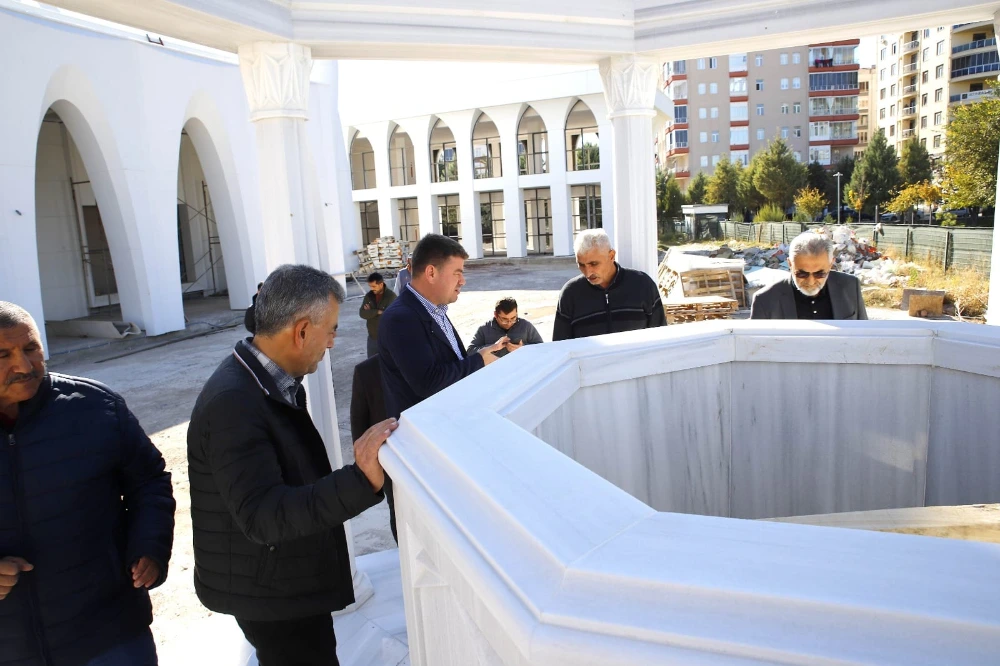 BELEDİYE BAŞKANI DR. EVREN DİNÇER SELÇUKLU CAMİ VE KÜLLİYESİ’NDE İNCELEMELERDE  BULUNDU