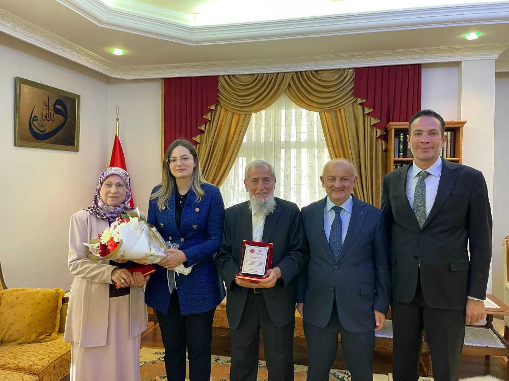 Aksaray Vali Yardımcısı Şeyma Polat Balak ve İl Müftüsü Veysel Işıldar, Hayırsever Çift Ömer ve Şükriye Keleş’i Ziyaret Etti