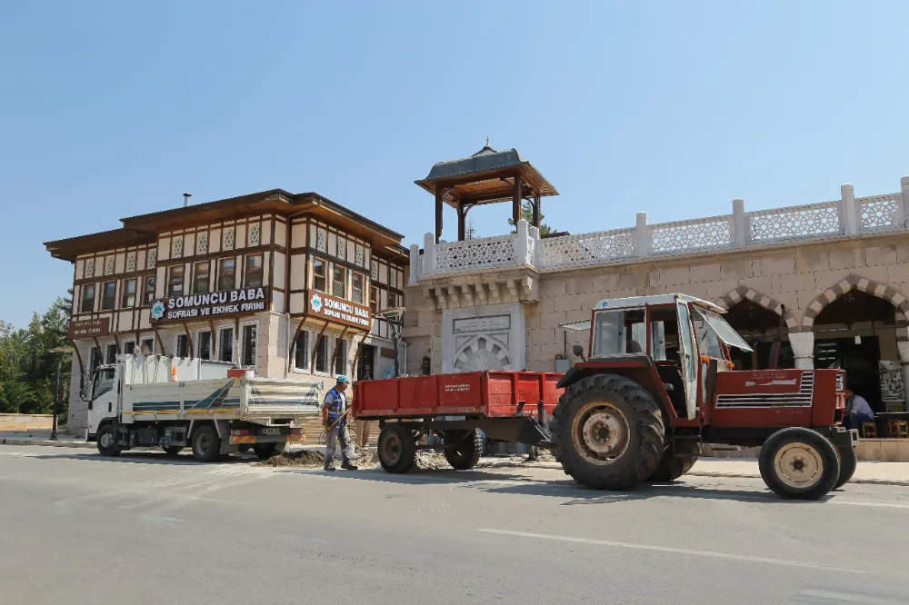 AKSARAY BELEDİYESİ SOMUNCU BABA KÜLLİYESİ ÇEVRESİNDE YENİLEME ÇALIŞMASI BAŞLATTI