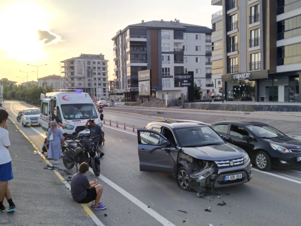 Aksaray Bilim Merkezi Alt Geçidinde Kaza: Motosiklet Otomobille Çarpıştı