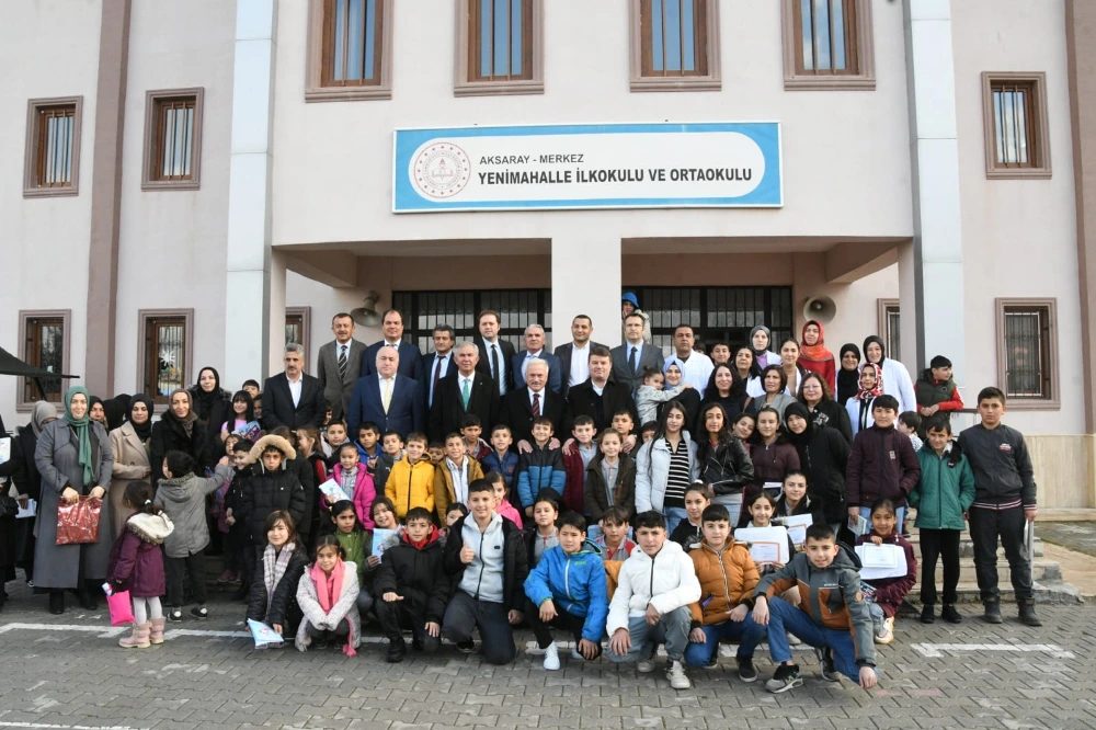 BAŞKAN DİNÇER VE VALİ KUMBUZOĞLU ÇOCUKLARIN KARNE SEVİNCİNE ORTAK OLDU