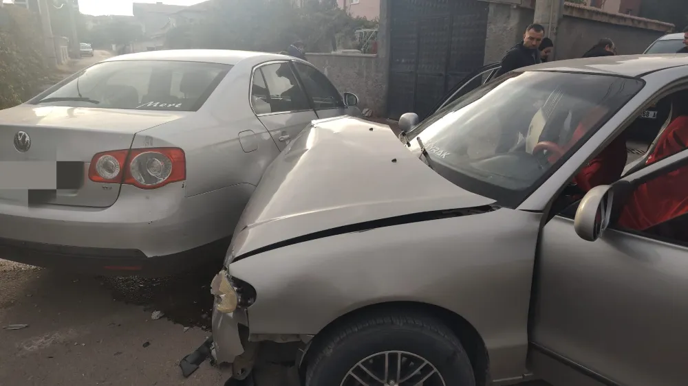 Aksaray’da İki Otomobil Çarpıştı: 1 Yaralı