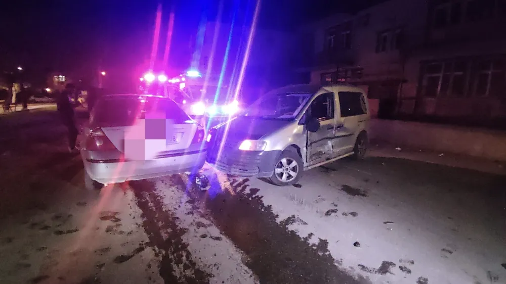 Aksaray’da iki aracın çarpıştığı kazada 2 kişi yaralandı.