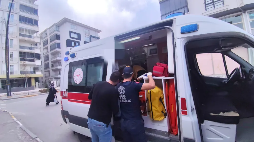 Taşpazar Mahallesinde Parkta Bıçaklı Kavga: 2 Genç Yaraland