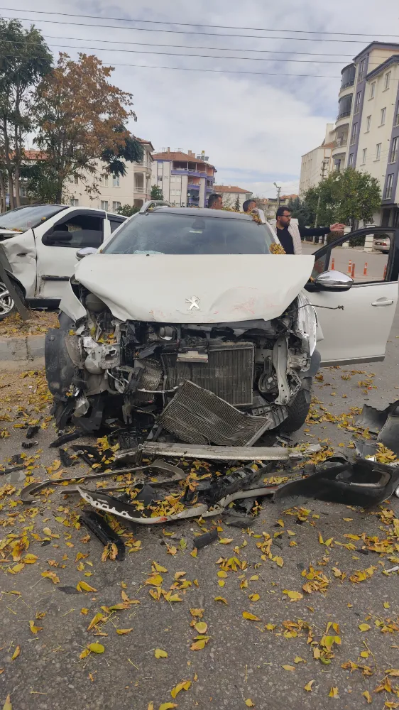 Selçuklu Bulvarı’nda 3 Araçlık Zincirleme Kaza: Şans Eseri Yaralanan Olmadı