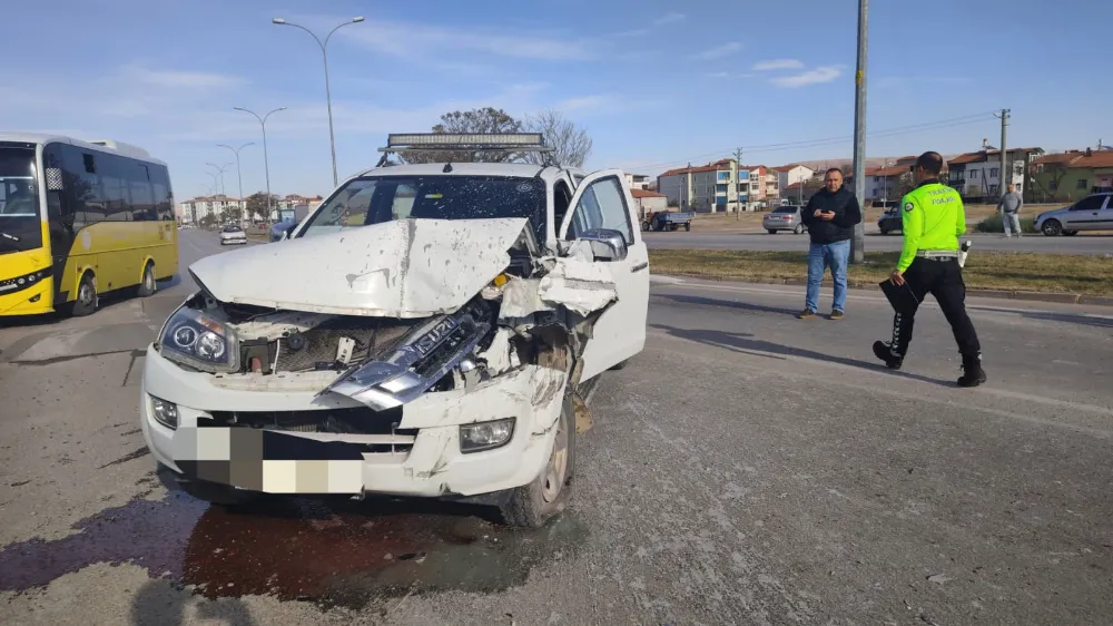 Yavuz Sultan Selim Mahallesi’nde Kamyonetler Çarpıştı: 1 Yaralı