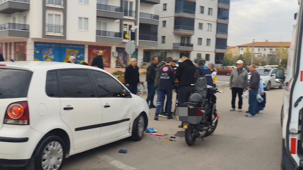 Otomobil ile motosiklet çarpıştı 1 yaralı
