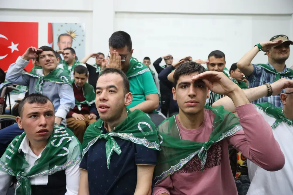 ENGELSİZ YAŞAM MERKEZİNDE ÖZEL BİREYLER İÇİN ASKER KINASI PROGRAMI DÜZENLENDİ