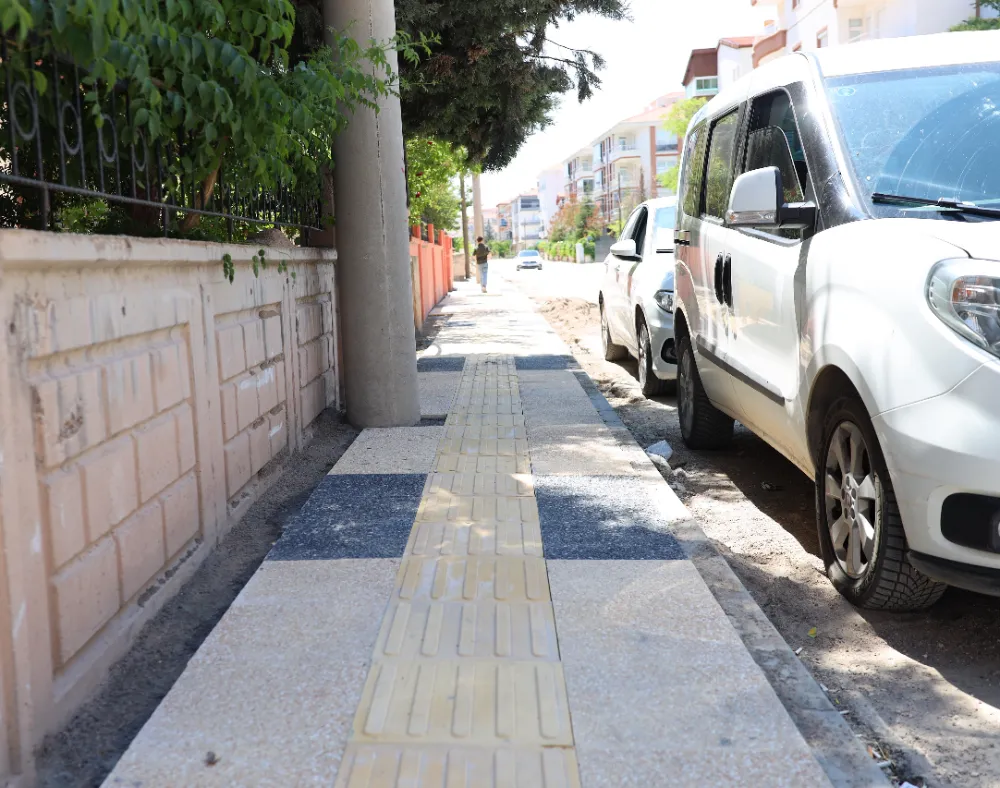HASAS CADDESİ’NE MODERN VE ENGELLİ DOSTU KALDIRIMLAR