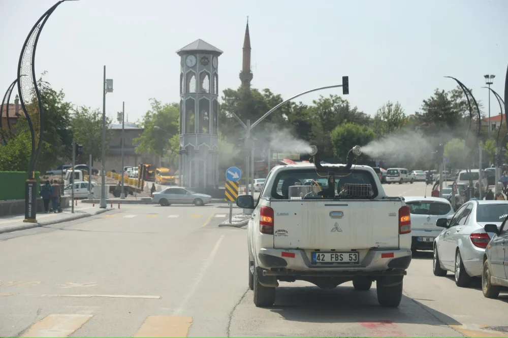 BAYRAM ARİFESİNDE CADDE VE SOKAKLAR GÜL GİBİ KOKTU