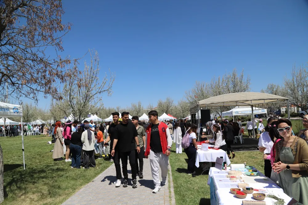 Aksaray Üniversitesi öğrencilerini  en iyi şekilde geleceğe hazırlıyor