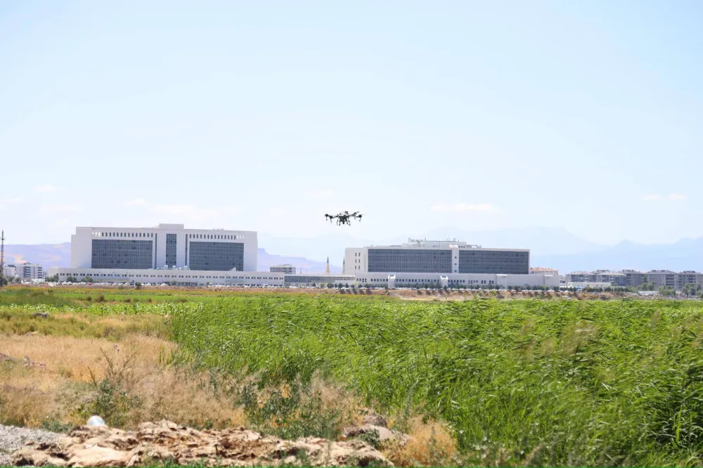 Aksaray Belediyesi’nden Sivrisineklere Karşı Teknolojik Hamle: Drone ile Havadan İlaçlama Başladı