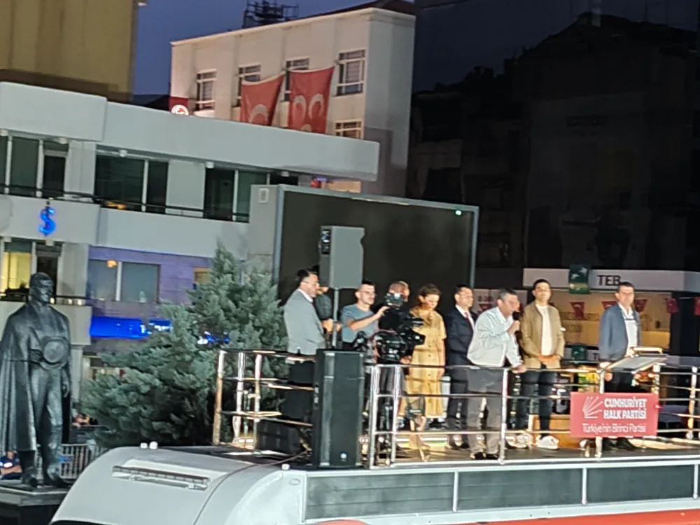 CHP Lideri Özgür Özel Aksaray’da: “Mitinge Değil, Adalet Aramaya Geldik