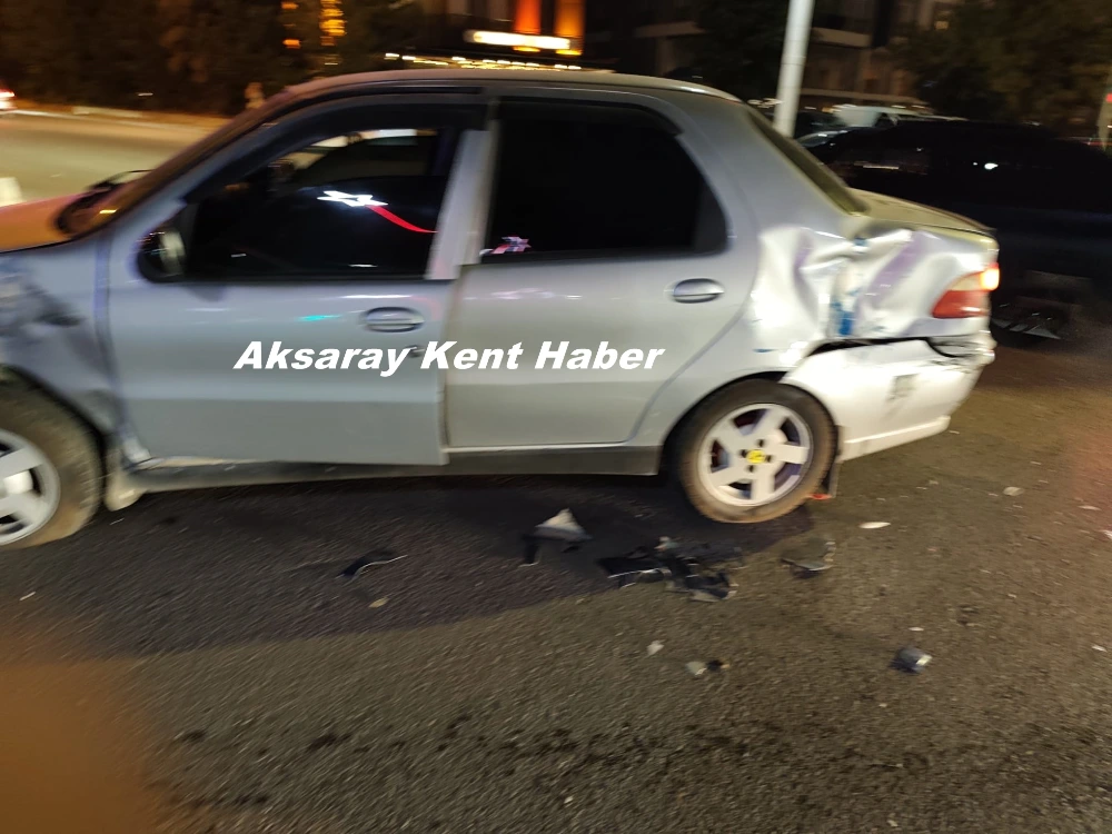 Aksaray’da Kavşakta İki Araç Çarpıştı: 1 Yaralı