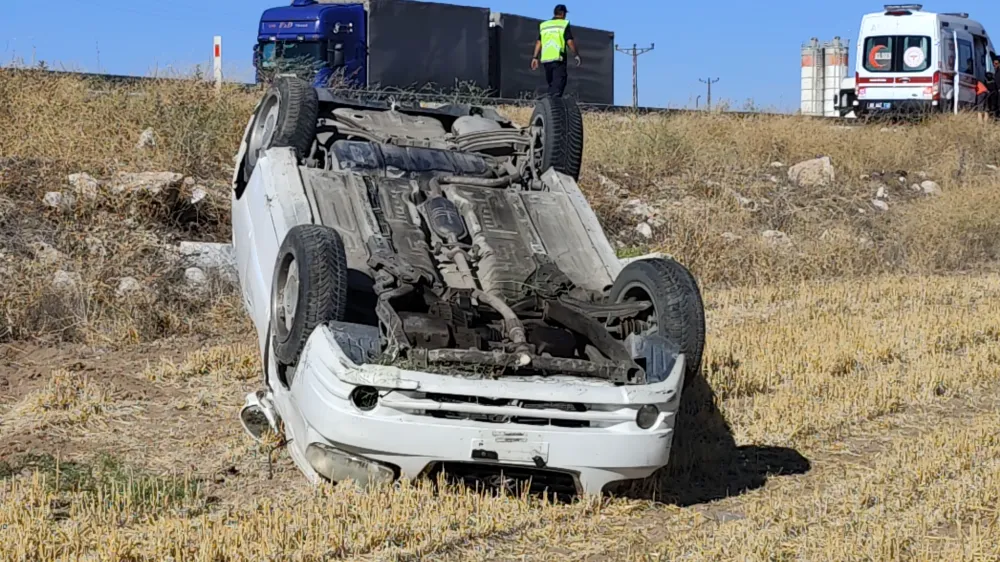 Aksaray  Nevşehir Yolunda Otomobil Şarampole Takla Attı: Anne ve Kızı Yaralandı