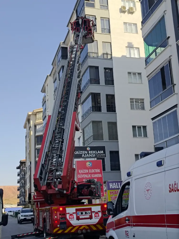 Apartmandan Gelen Kötü Koku Ekipleri Harekete Geçirdi