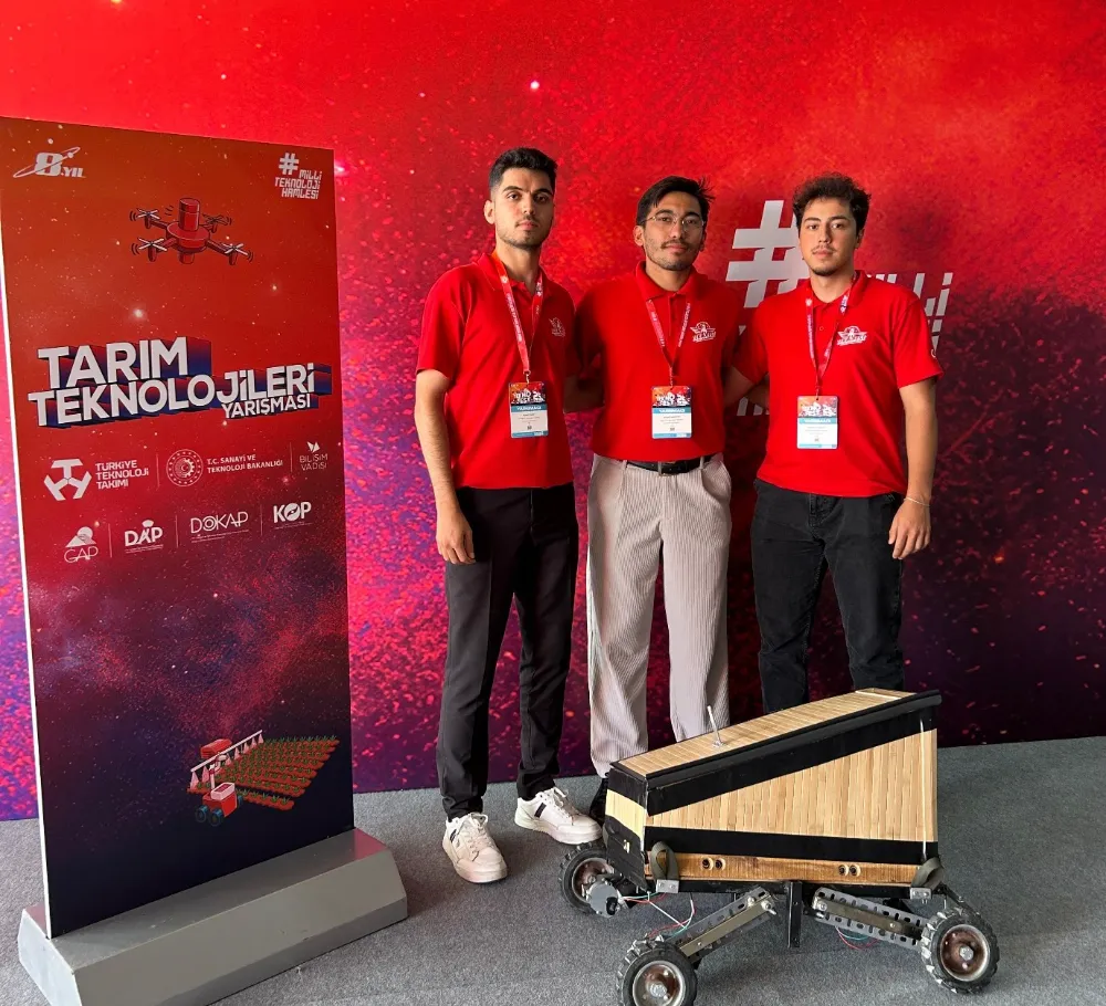 Aksaray Üniversitesi öğrencilerinin Otonom Traktör Projesi Teknofest 2025 finalinde