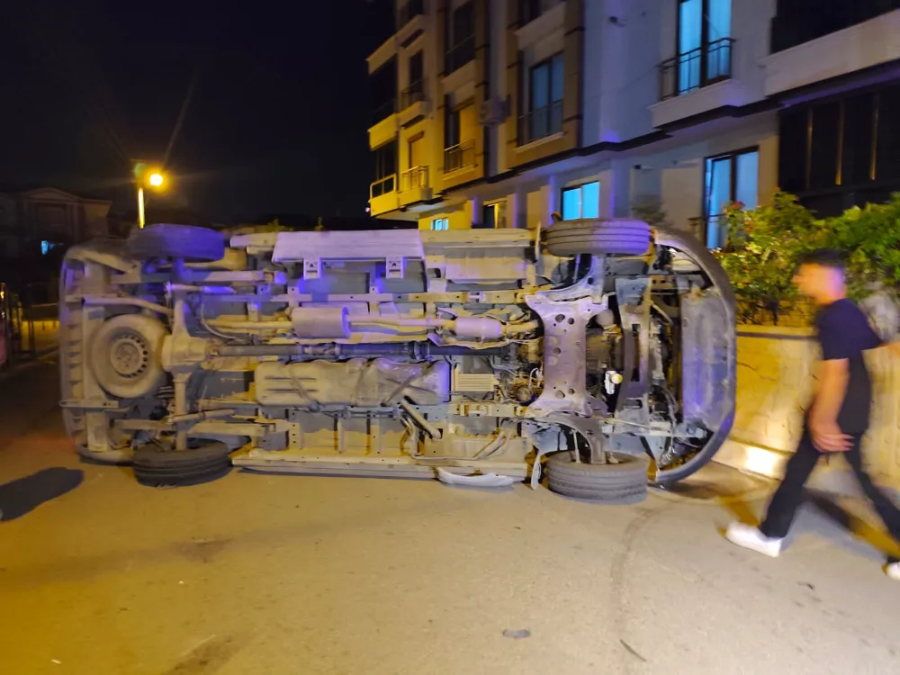 Aksaray’da Hafif Ticari Araç ile Kamyonet Çarpıştı: 3 Yaralı