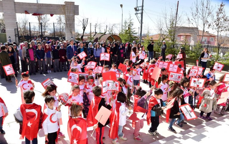 Aksaray`lı Öğrencilerden Şehitliğe Ziyaret