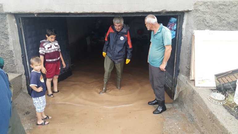 KARATAŞ KÖYÜNÜ AŞIRI YAĞIŞ VURDU.