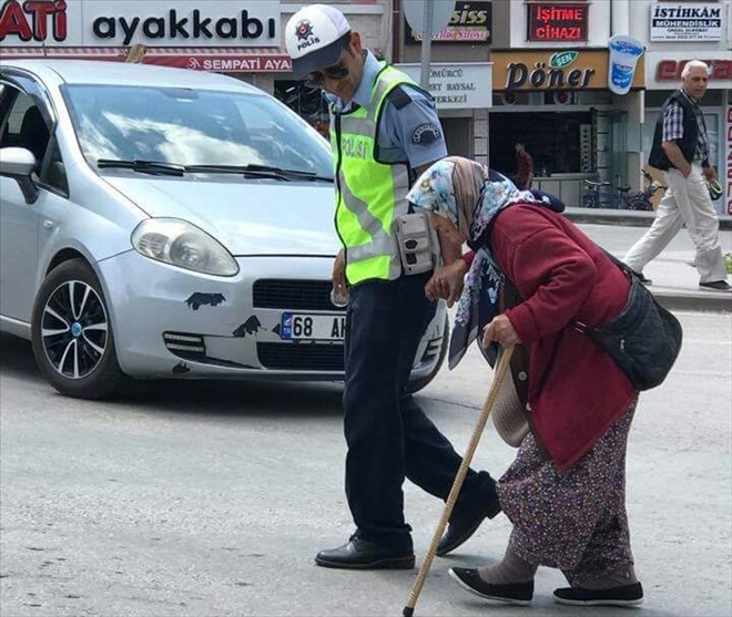 Polis Memurundan Örnek Davranış