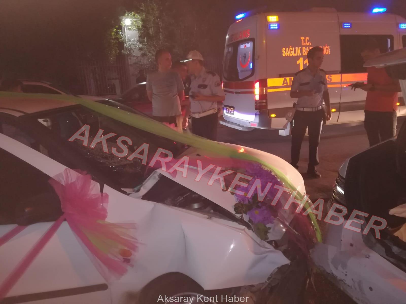 Aksaray da Park Halindeki Otomobile Çarptı kazasında 5 yaralı