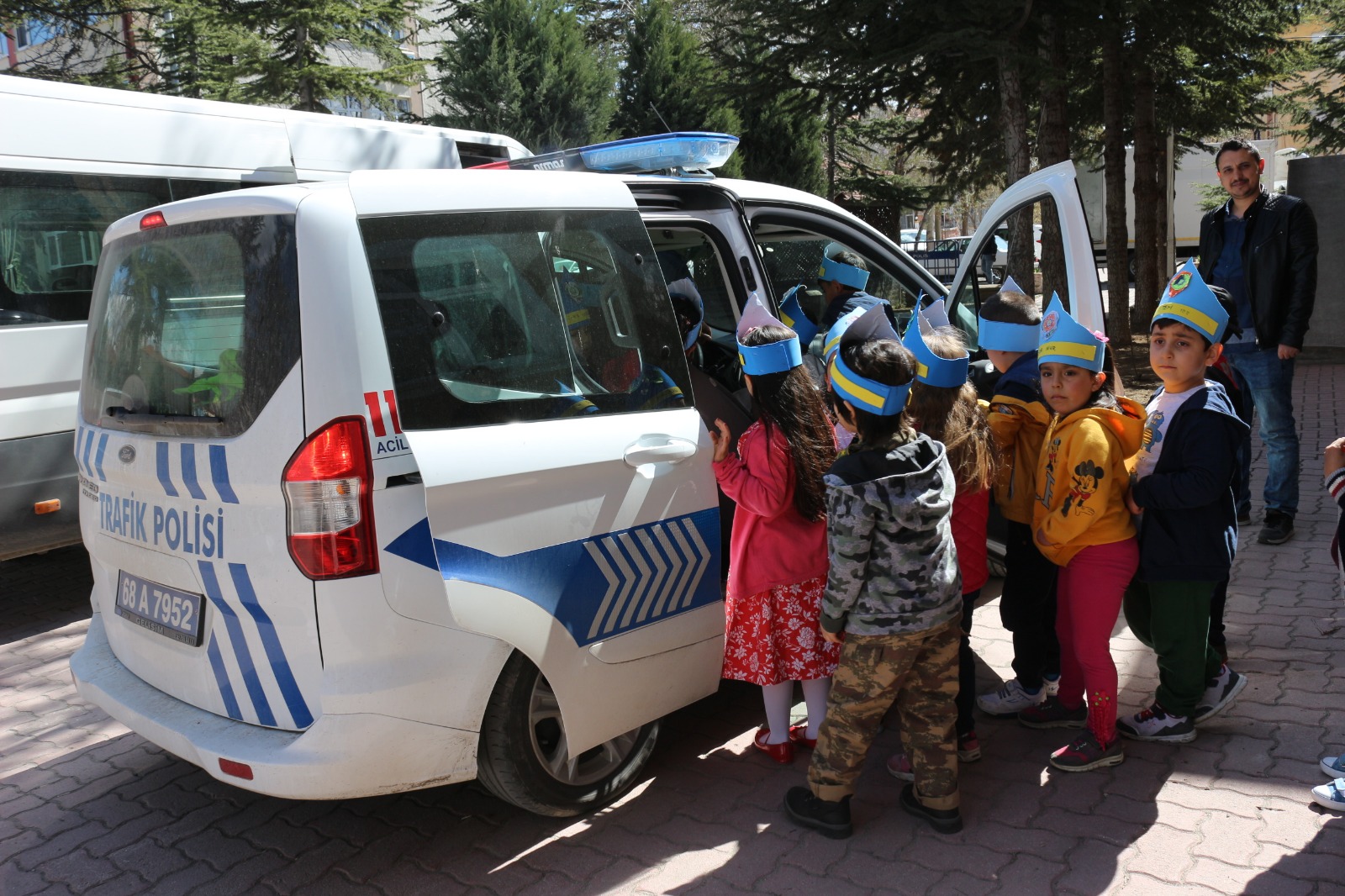 Ortaköy Yunus Emre Ana Okulu Ögrencilerin`den Polis Abilerine Ziyaret