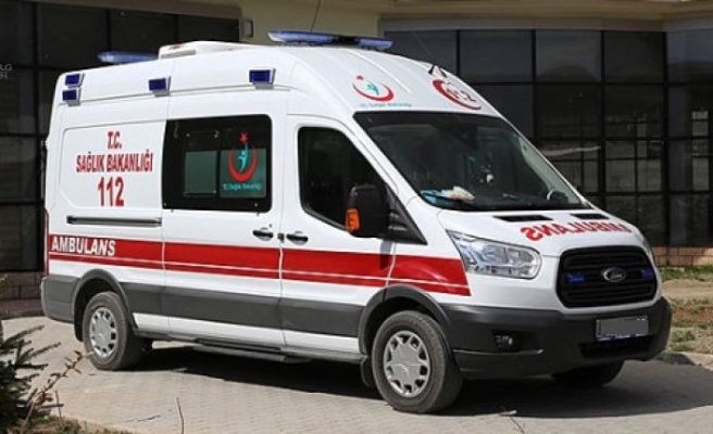 Aksaray`da Direksiyon Hakimiyetini Kaybeden Araç Takla Attı 2`si agır 4 yaralı