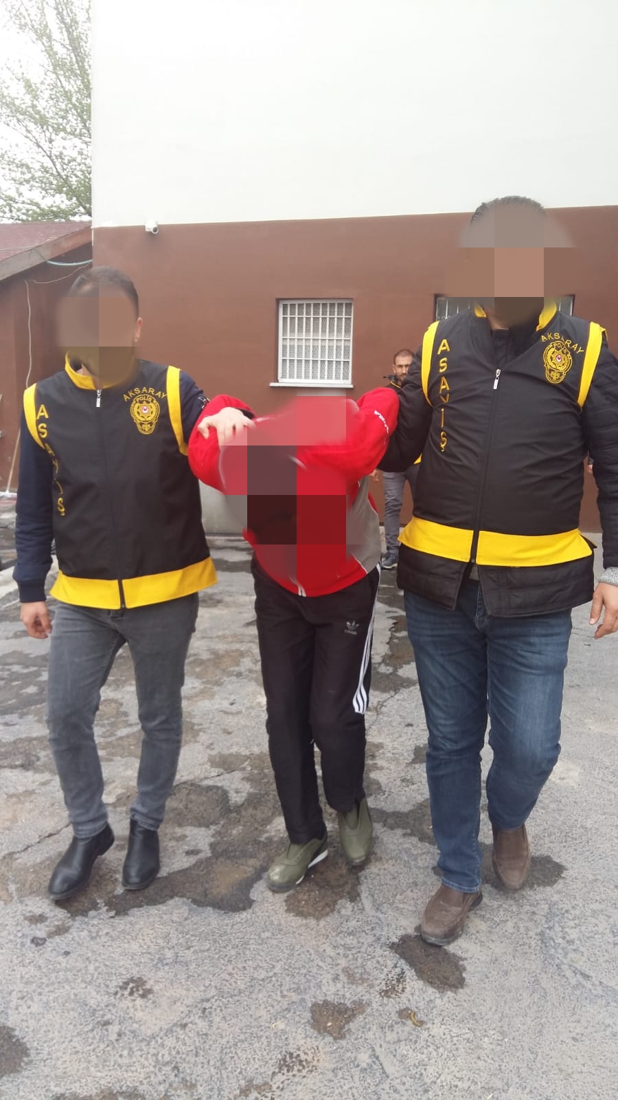 İş Yerinden ve Kurumdan Hırsızlık Yapan Şahıslar Yakalandı