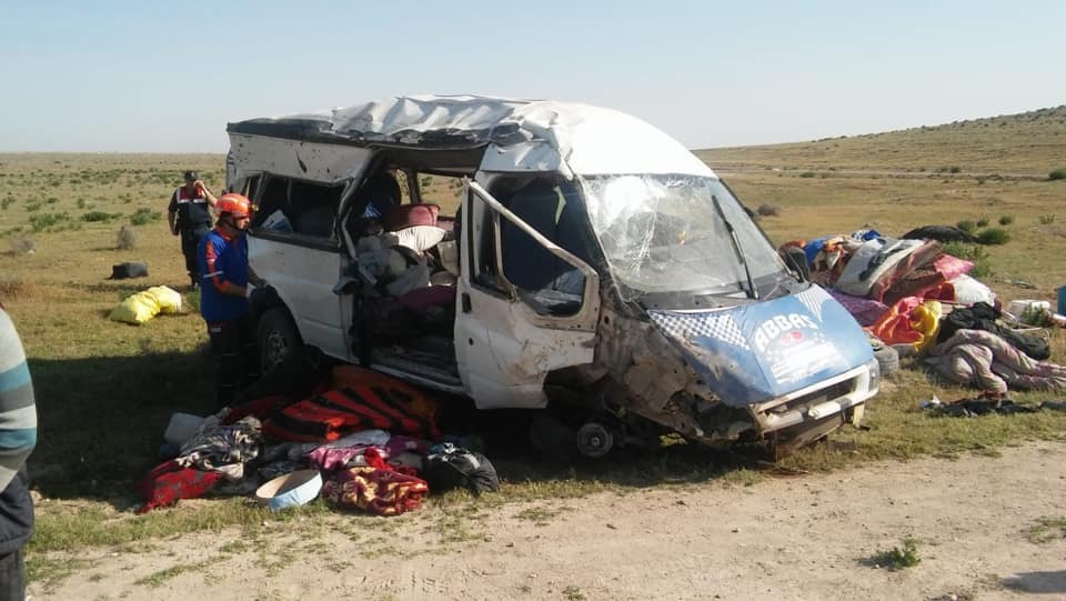 Aksaray da  trafik kazasında Minibüste bulunan 13 kişi yaralandı
