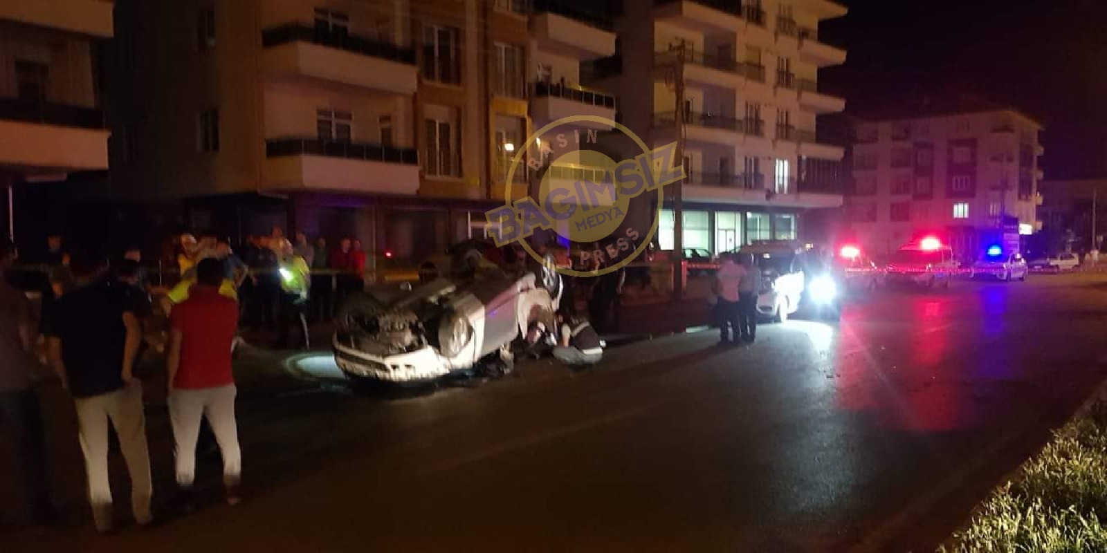 Aksaray`da direğe çarpan aracın sürücüsü öldü`1 Kişi yaralandı